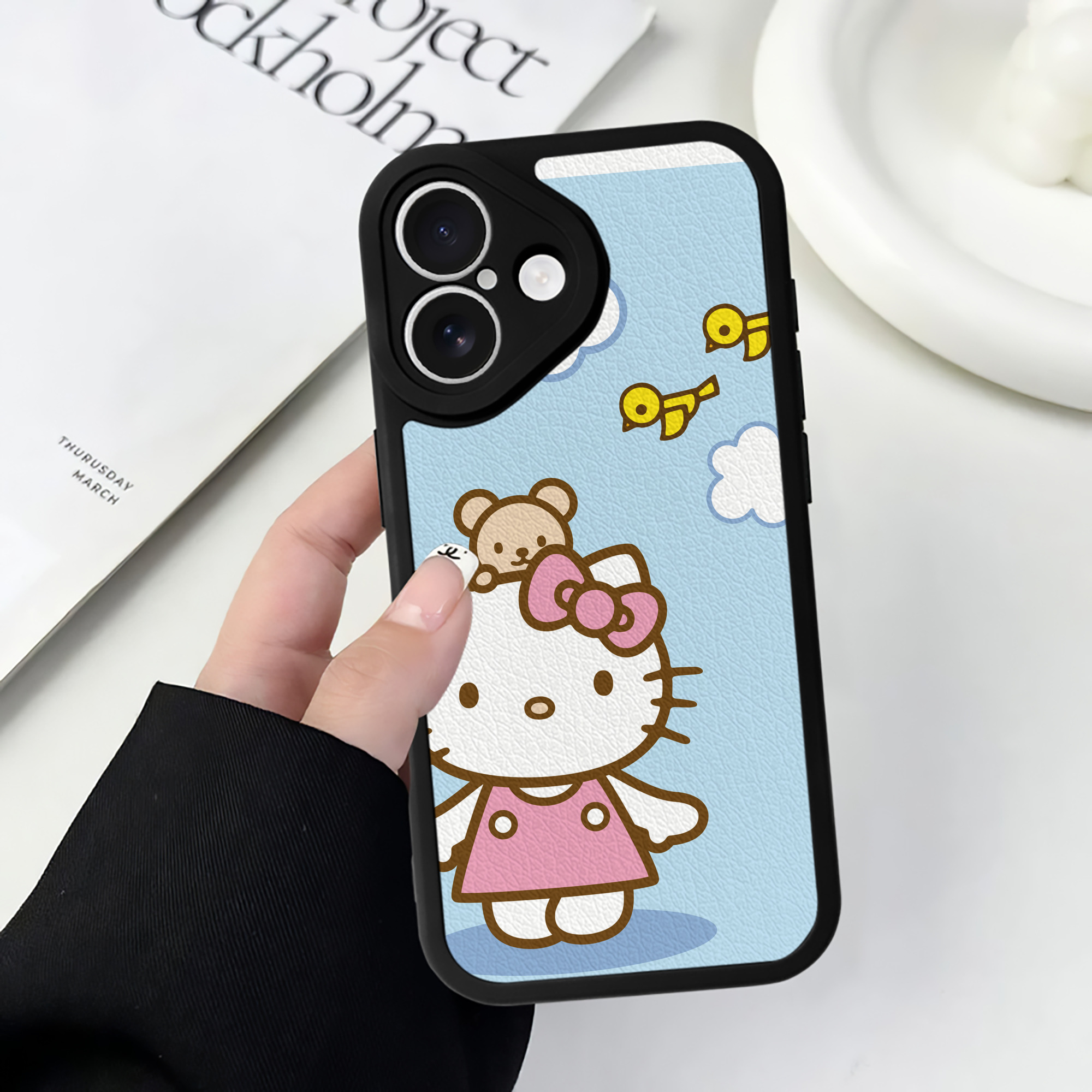 （画像用） Hello Kitty ハローキティ 【iPhone 16シリーズ対応】シリコンスマホケース（レザー調） 材質：シリコン